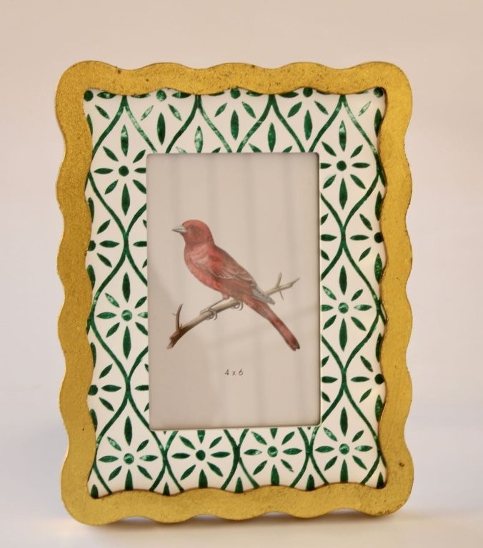 Scallop & Green Standing Photo Frame
